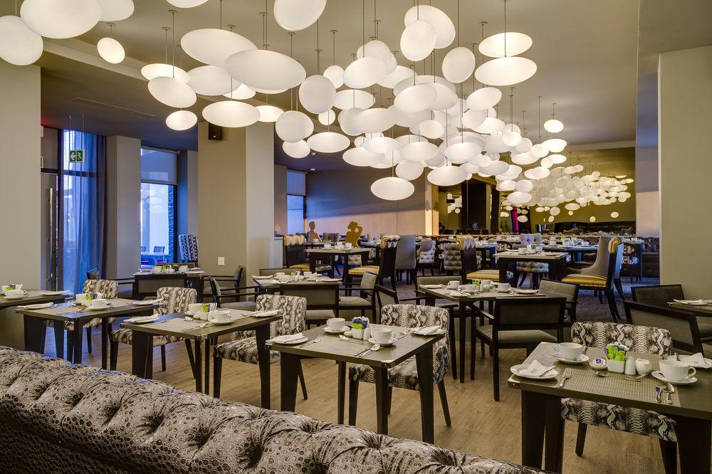 Protea Hotel Fire & Ice! By Marriott Pretoria Menlyn Екстер'єр фото