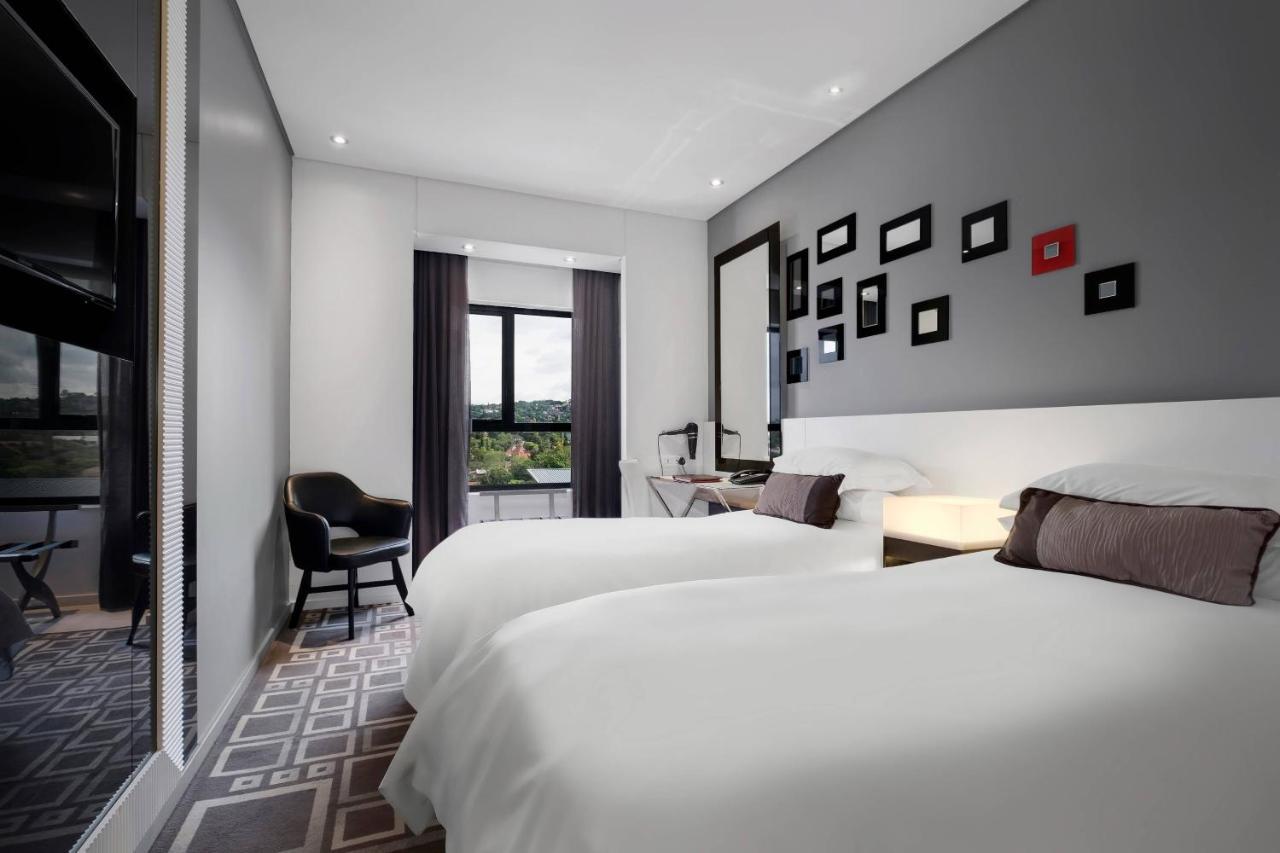 Protea Hotel Fire & Ice! By Marriott Pretoria Menlyn Екстер'єр фото
