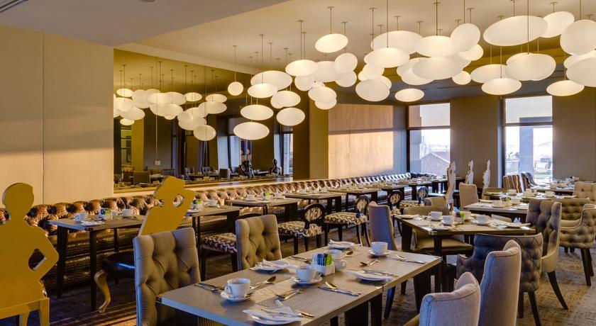 Protea Hotel Fire & Ice! By Marriott Pretoria Menlyn Екстер'єр фото
