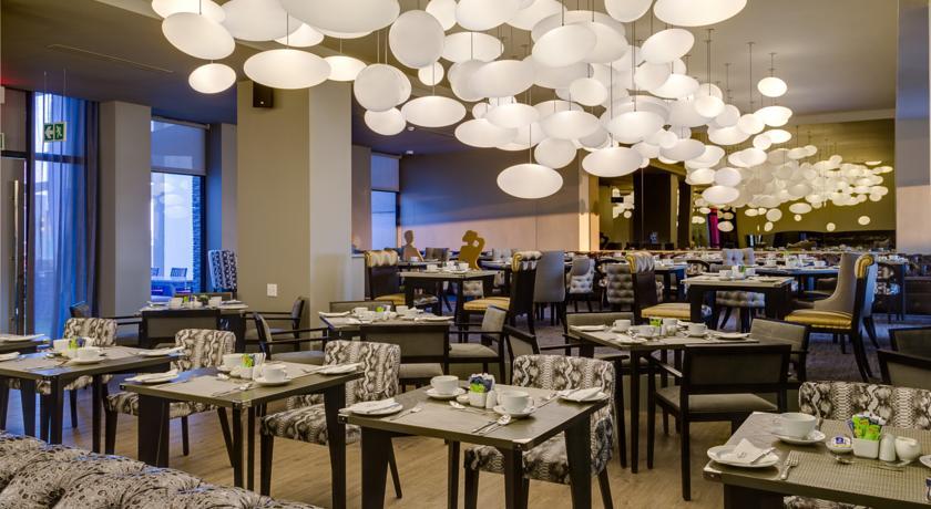 Protea Hotel Fire & Ice! By Marriott Pretoria Menlyn Екстер'єр фото