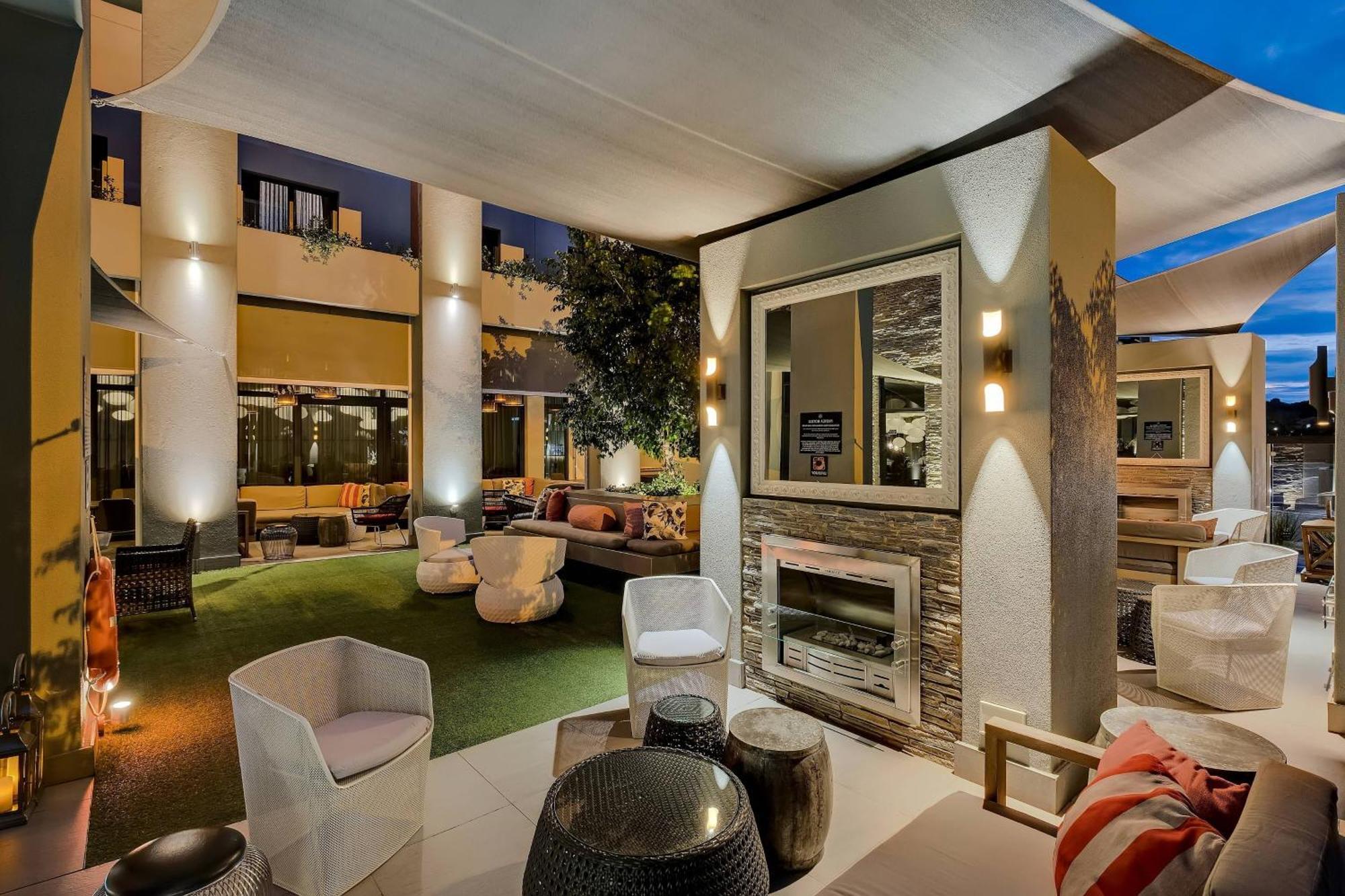 Protea Hotel Fire & Ice! By Marriott Pretoria Menlyn Екстер'єр фото