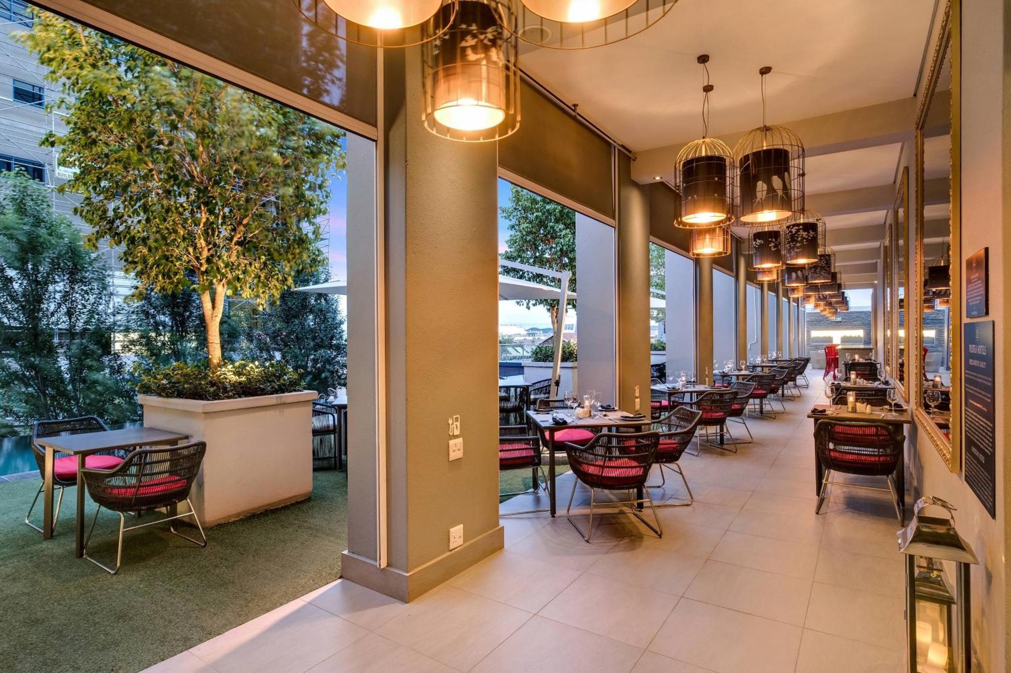 Protea Hotel Fire & Ice! By Marriott Pretoria Menlyn Екстер'єр фото