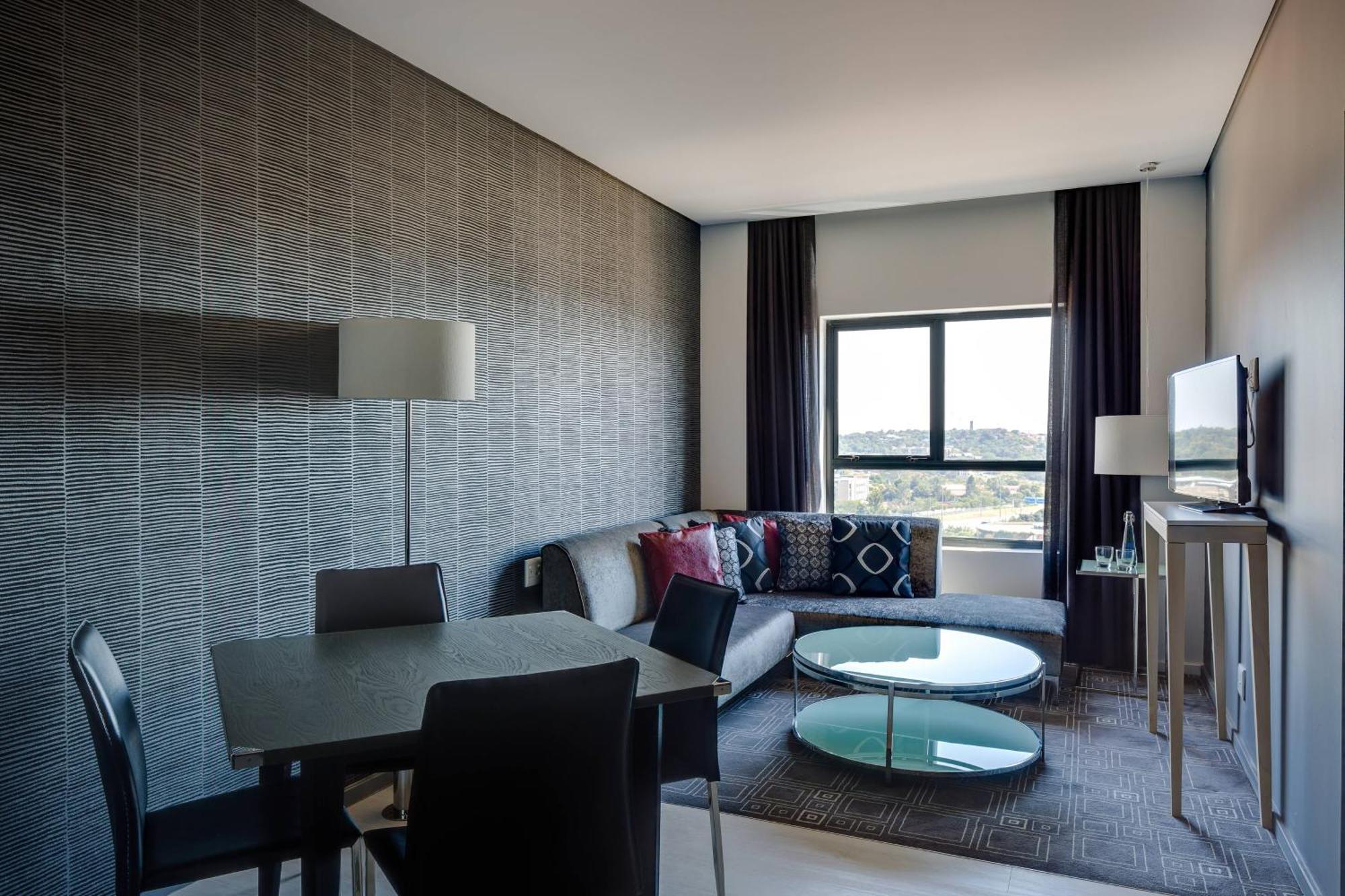 Protea Hotel Fire & Ice! By Marriott Pretoria Menlyn Екстер'єр фото