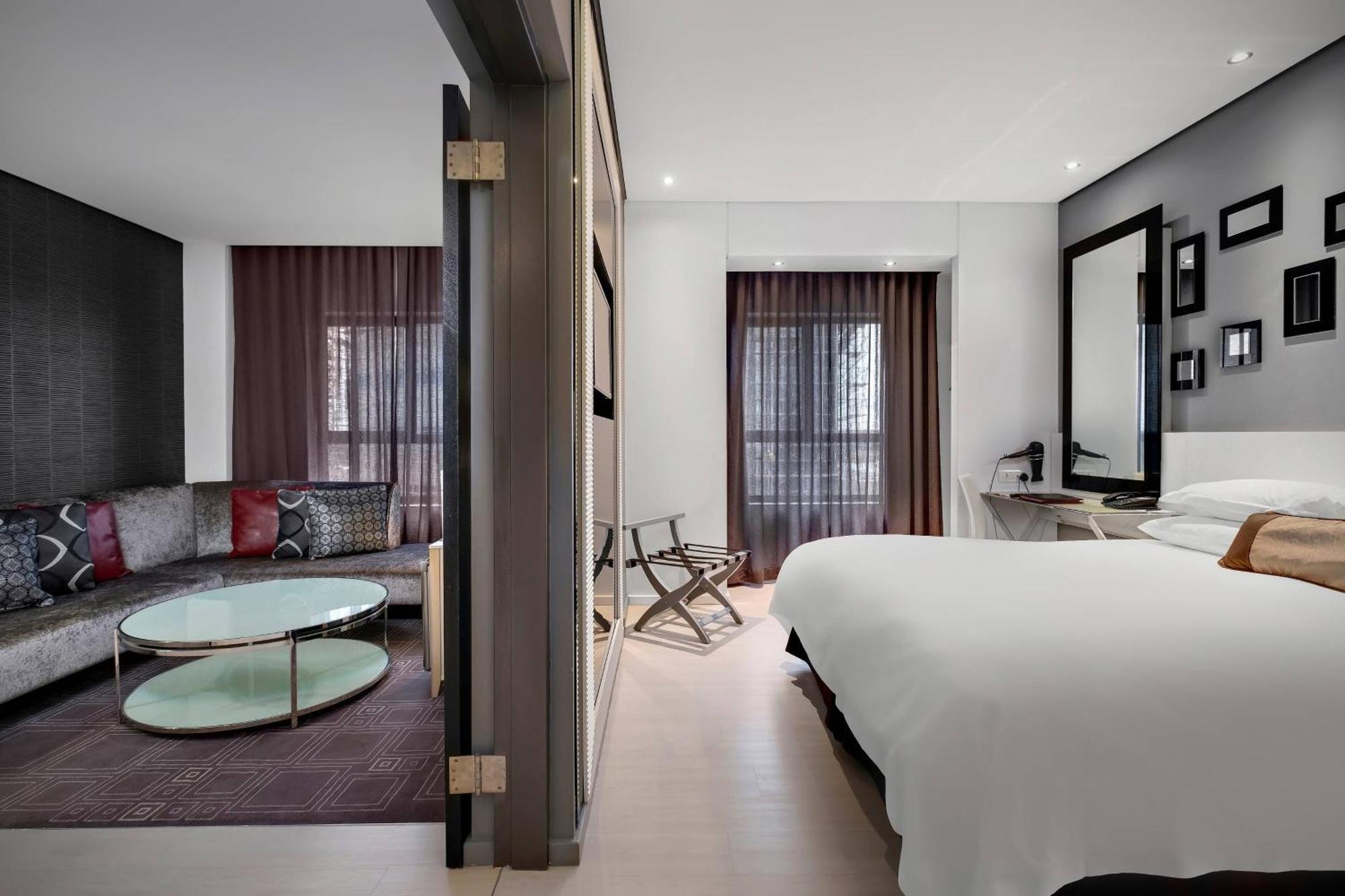 Protea Hotel Fire & Ice! By Marriott Pretoria Menlyn Екстер'єр фото