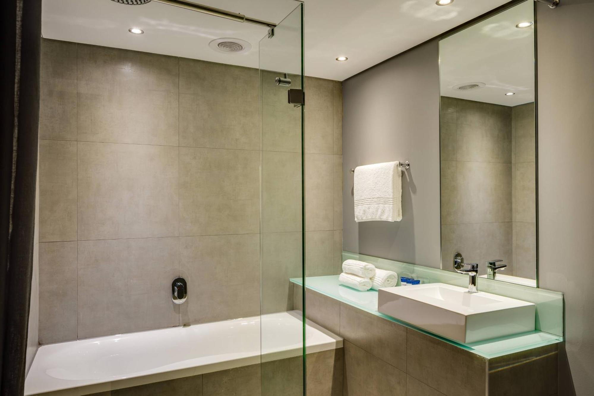 Protea Hotel Fire & Ice! By Marriott Pretoria Menlyn Екстер'єр фото