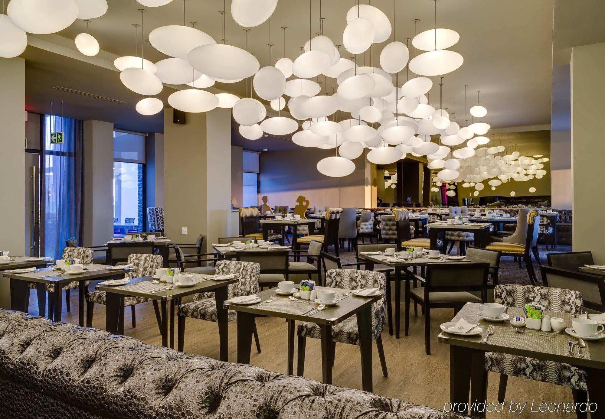Protea Hotel Fire & Ice! By Marriott Pretoria Menlyn Екстер'єр фото